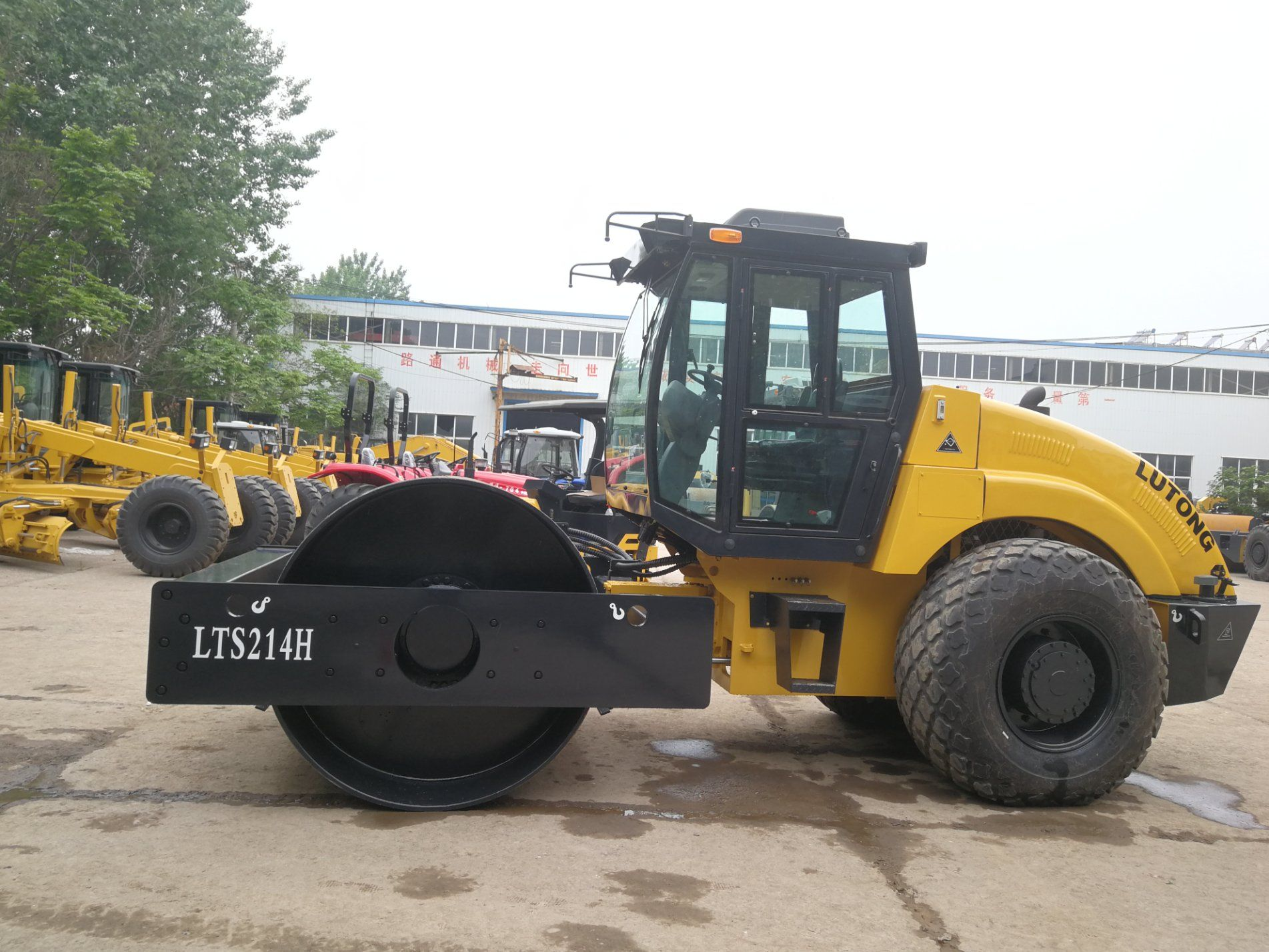 LTS214H ( 2WD, 14T ) Hydraulic drive single drum vibratory r